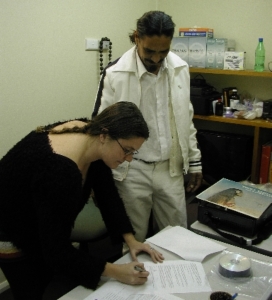 Amanda Harris and Tote Tepano sign the Paradisec deposit form for Tote's Rapanui materials